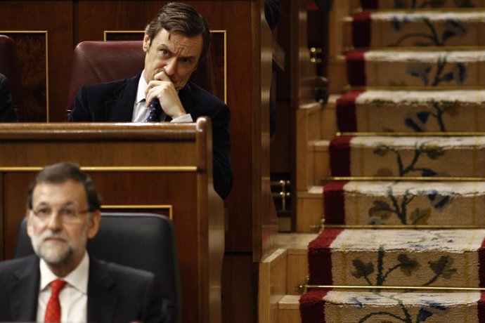 Rafael Hernando y Mariano Rajoy.