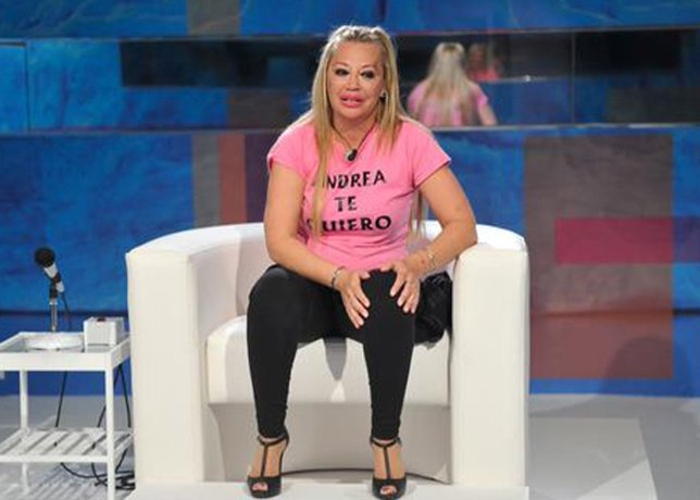 ANDREA UNA SEGUIDORA MÁS DEFIENDE A SU MADRE CON UÑAS Y DIENTES 