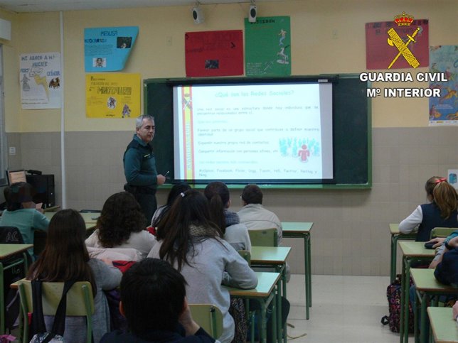 Charla acoso impartida Guardia Civil