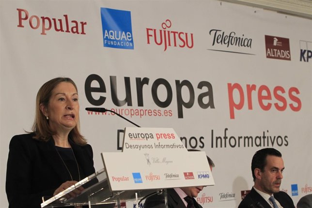 Ana Pastor en los Desayunos de Europa Press