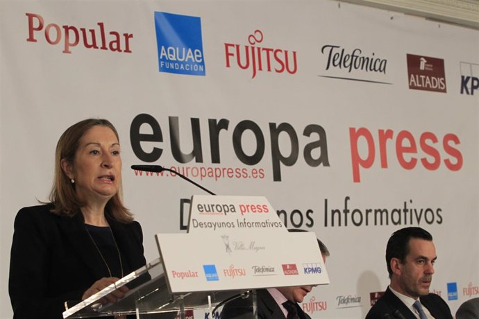 Ana Pastor en los Desayunos de Europa Press