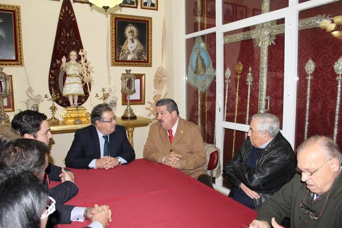 Zoido y Bonilla debatiendo el desarrollo del economato