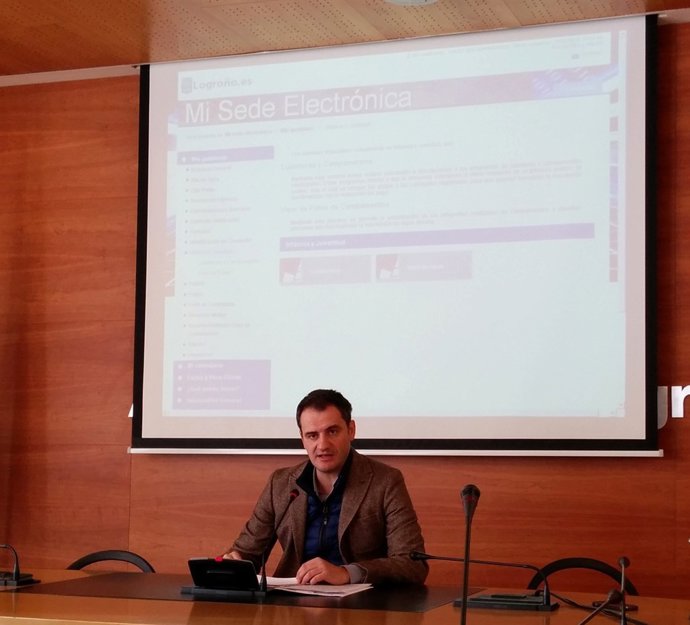 Miguel Sáinz, en el balance de la sede electrónica y la web municipal