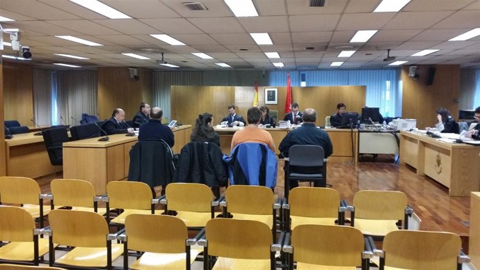 Juicio de acusados por no repartir dinero