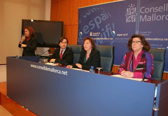 Mauricio Rovira, Margalida Roig y Catalina Cirer