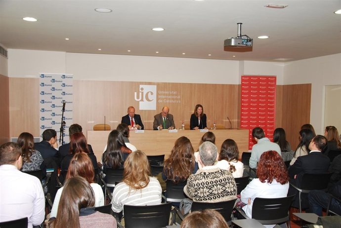 Becas Alumni Banco Santander_UIC