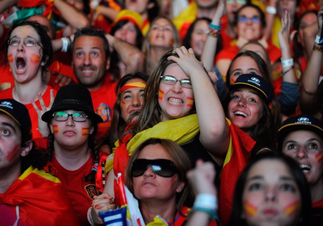 Celebración De Españoles En La Eurocopa En Madrid 