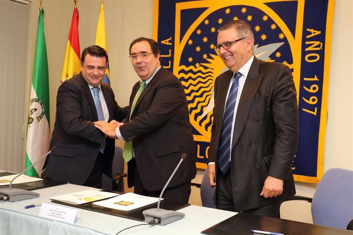 Firma de convenio entre la UPO y T-Systems