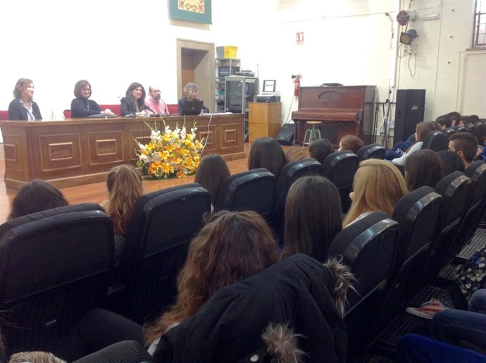 Encuentro de Caballero y De Andrade con alumnos del 'Bachibac'.