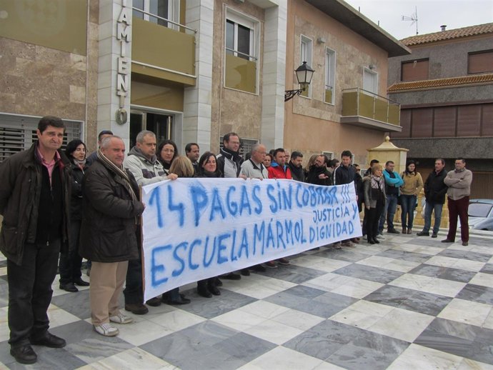 Los trabajadores de la Escuela del Mármol reclaman sus salarios