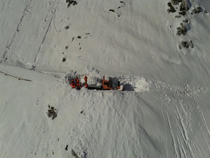 Quitanieves en Tresviso 