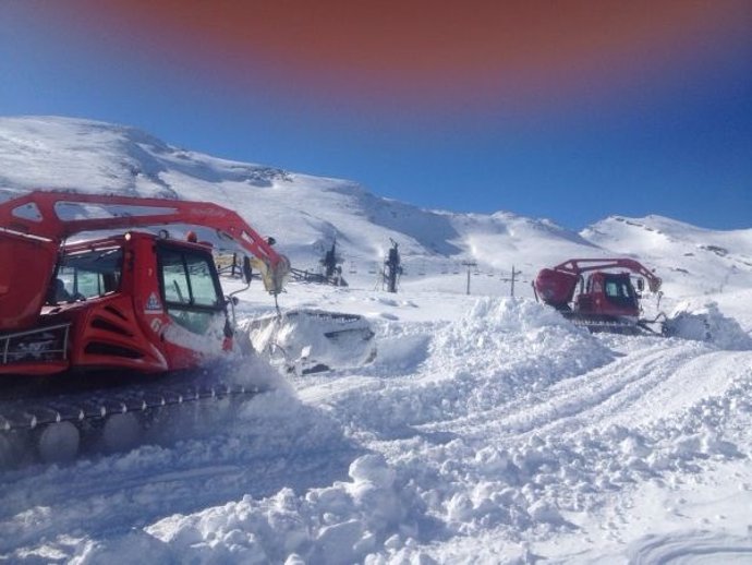 Trabajos para acondicionar Alto Campoo de cara a su reapertura tras nevadas