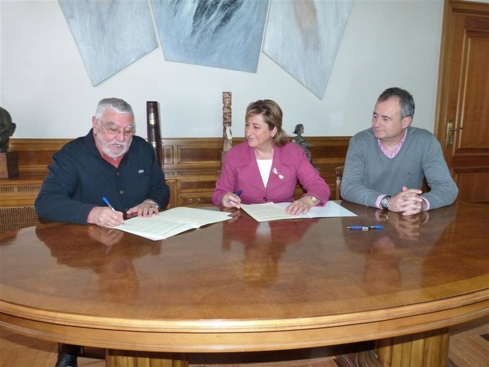 Pobo y Jambrina han firmado el convenio de colaboración en la DPT