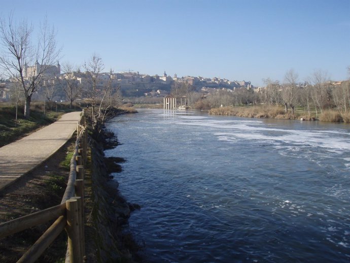 Río Tajo a su paso por Toledo