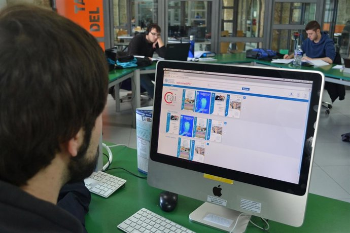 Un alumno de la Politécnica visita la nueva plataforma online