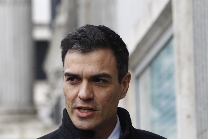 Pedro Sánchez acude a la reunión con los rectores