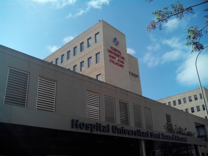 Fachada principal del Hospital de Sant Joan d'Alacant
