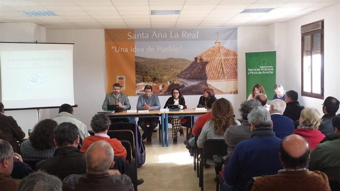 La delegada de Medio Ambiente en Huelva, Josefa González, junta Parque Aracena.