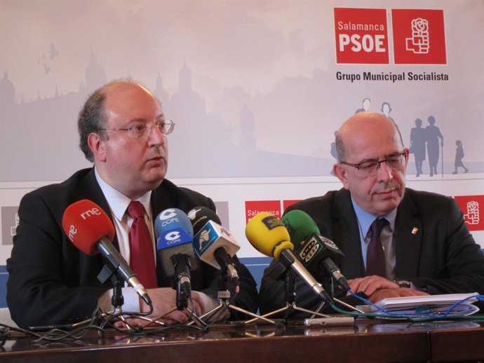 Enrique Cabero y Arturo Ferreras este miércoles en el Ayuntamiento de Salamanca.
