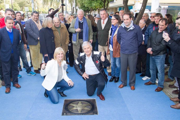 Giacomo Agostini inaugura su estrella en el paseo de la fama de Jerez