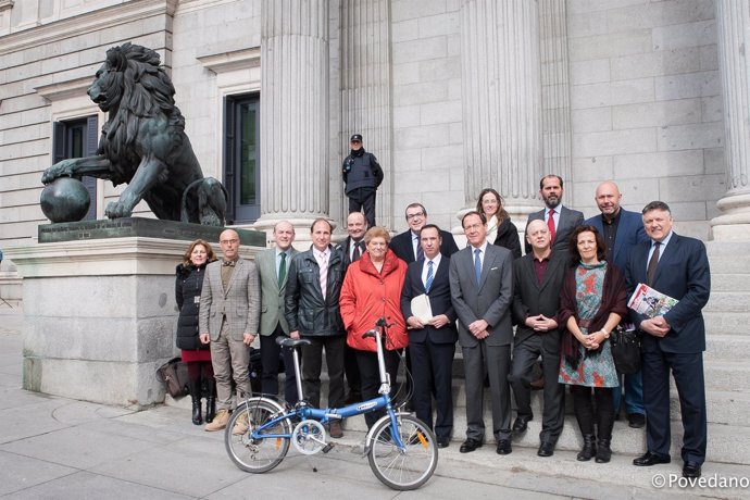 Cámara asiste a la creación del Grupo de la Bicicleta
