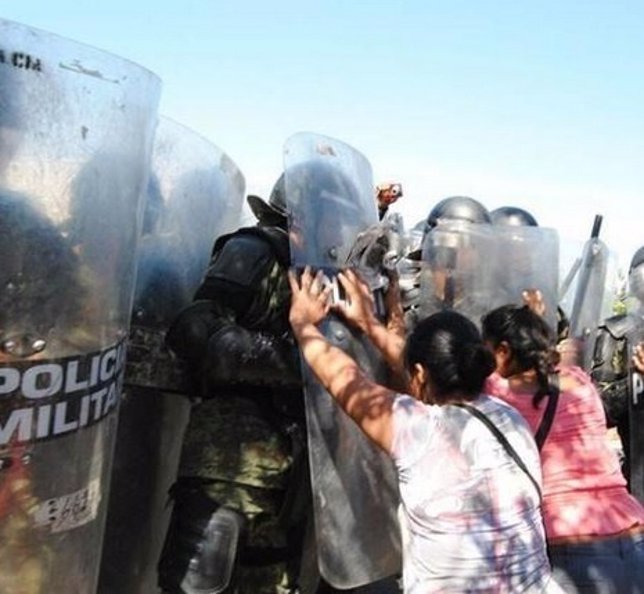 Campesinos contra la Policía en México
