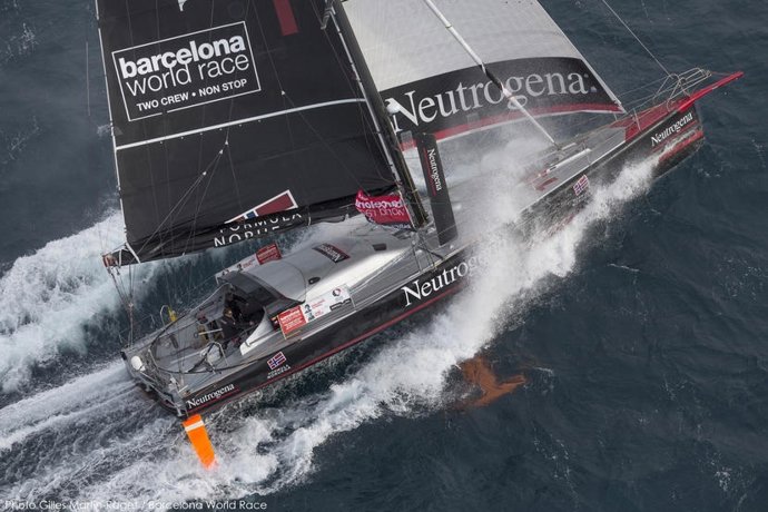 El 'Neutrogena' activa el modo invisible en la Barcelona World Race