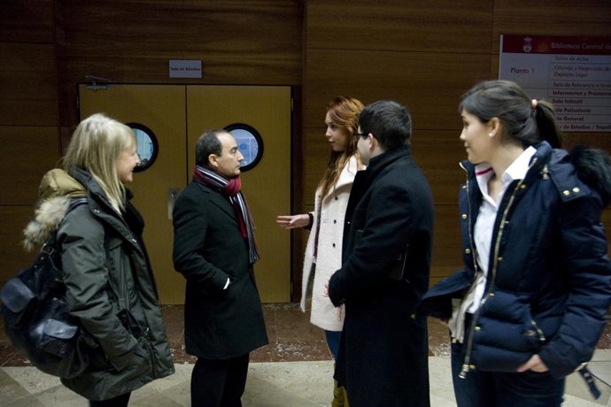 El consejero con la presidenta del Consejo