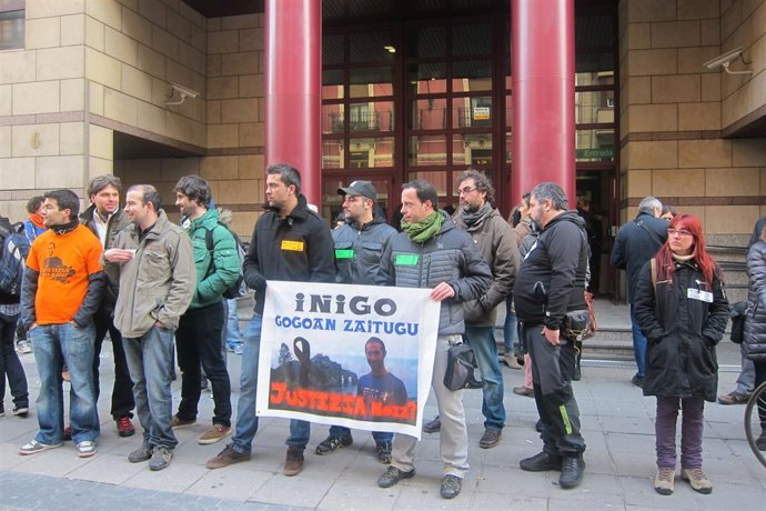 Concentración ante los juzgados de Bilbao