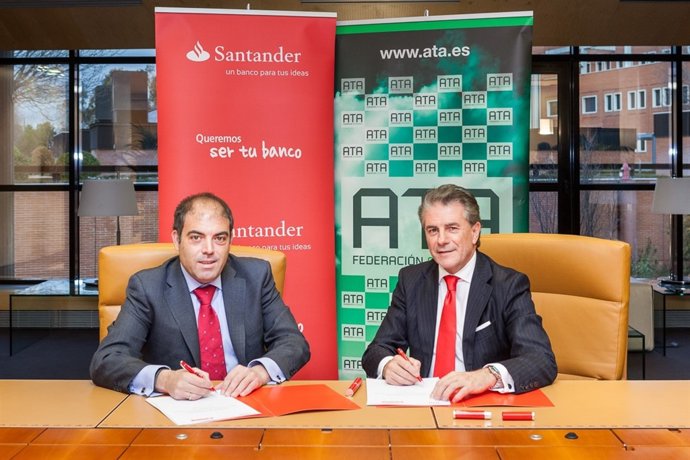 El director general de Santander España y el presidente de ATA