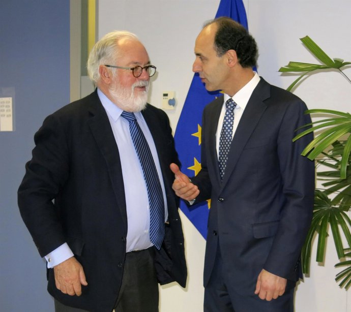 Diego con el comisario europeo de Clima y Energía, Miguel Arias Cañete 