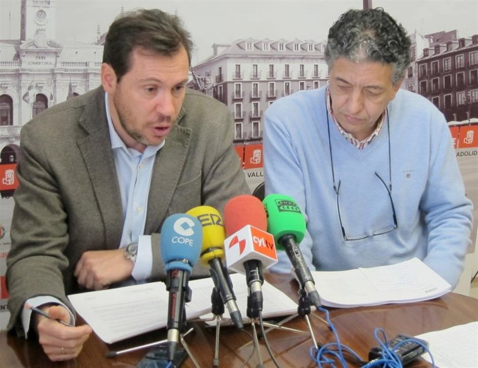Óscar Puente (izquierda) junto al concejal José Ignacio Herrán