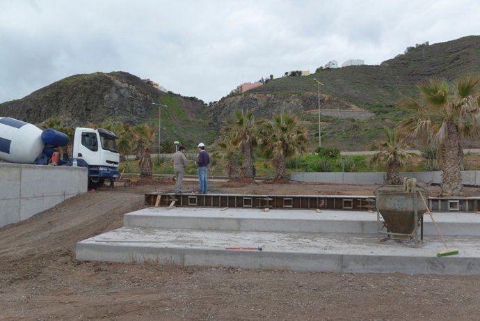 Obras en las piscinas de Playa de La Laja            