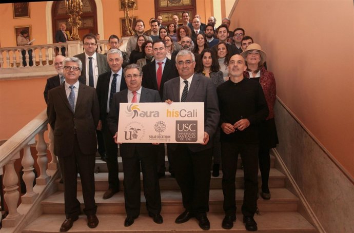 Zoido y Ramírez de Arellano, con los responsables del proyecto