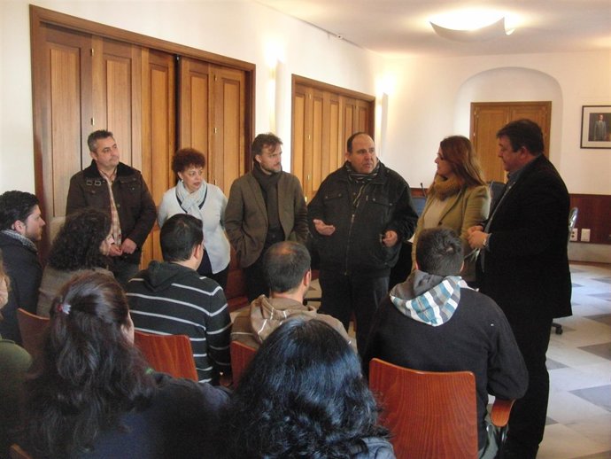 Los delegados de la Junta y de Economía en el Ayuntamiento de Beas. 