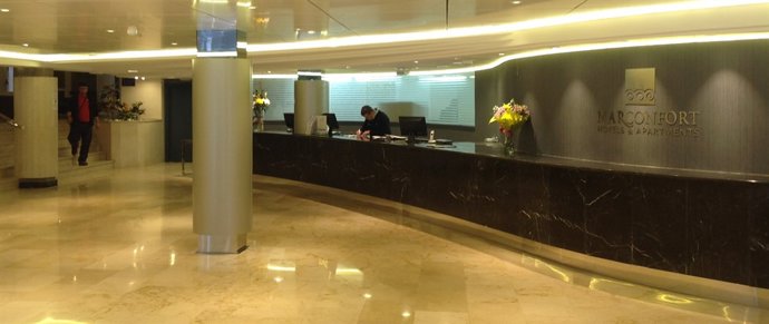 Hotel entrada hall turismo reforma recepción torremolinos