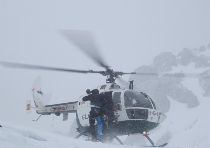 Rescate Guardia Civil helicóptero Picos Europa