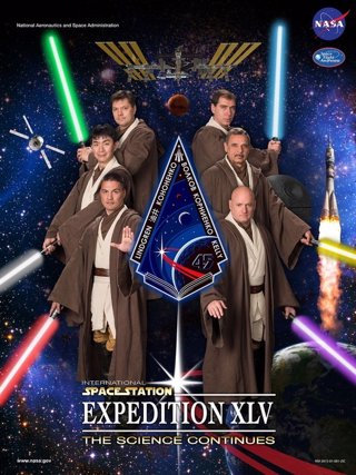 Astronautas vestidos de Jedi