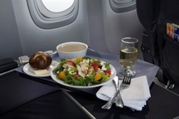 Comida a bordo de un avión de United Airlines 