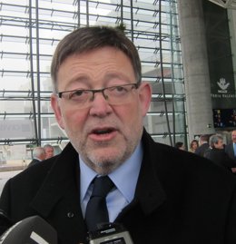 Puig atendiendo a los medios de comunicación. Archivo