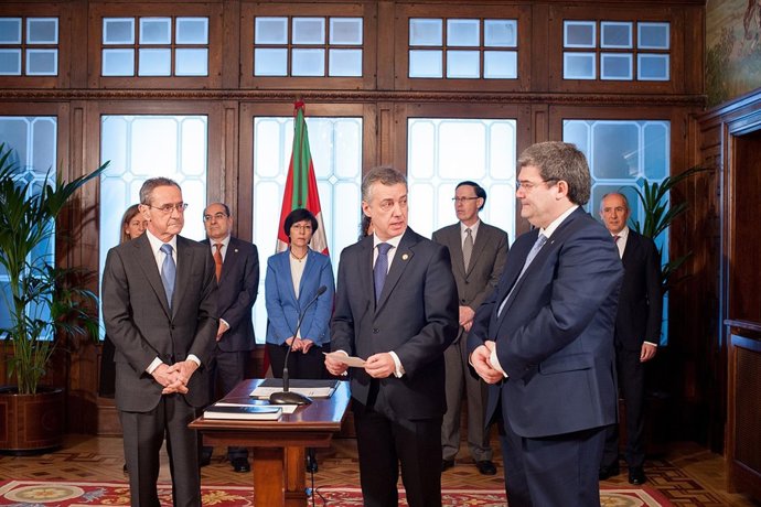 Toma posesión angel toña