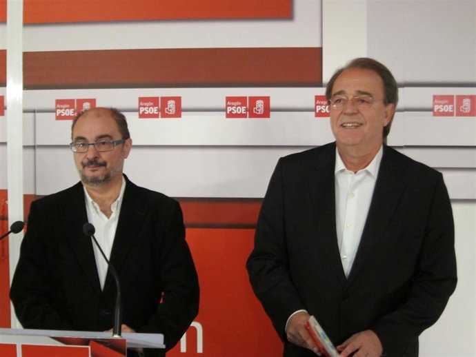 El secretario general del PSOE-Aragón, Lambán, y el candidato, Pérez Anadón