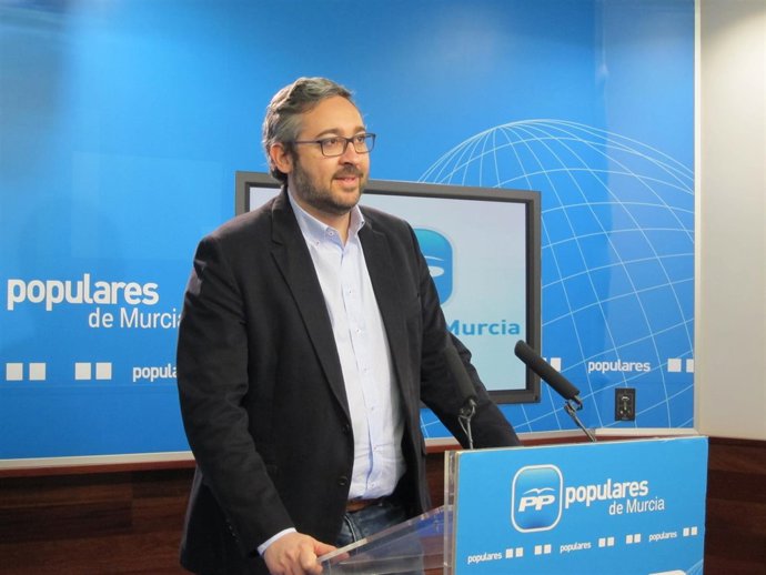 El portavoz del PP regional, Víctor Martínez