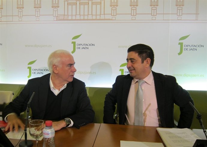 Francisco Reyes (d), junto al consejero Luciano Alonso.