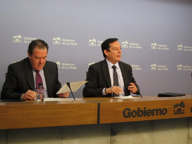 El consejero de Industria, Javier Erro, y el gerente de la ADER, Javier Ureña