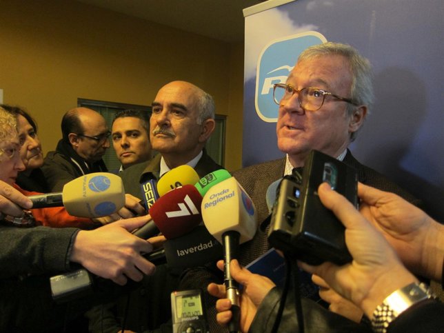 Garre y Valcárcel atienden a los medios