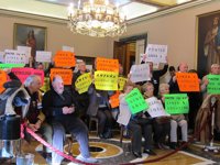 Vecinos de Villamar increpan a Antuña (PP) y Sánchez Ramos (IU) por "no cumplir sus promesas"