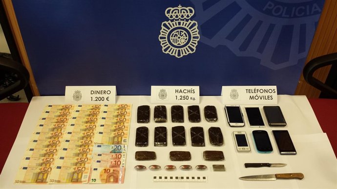 Material intervenido a los tres detenidos en la 'Rompetechos'
