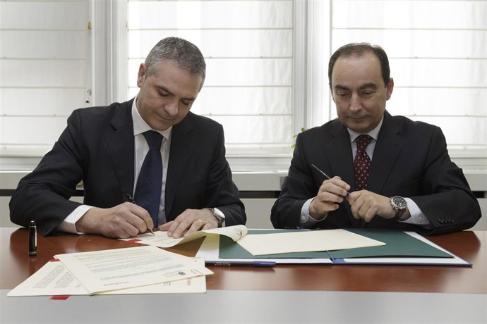 Firma del convenio con Valnera para FP