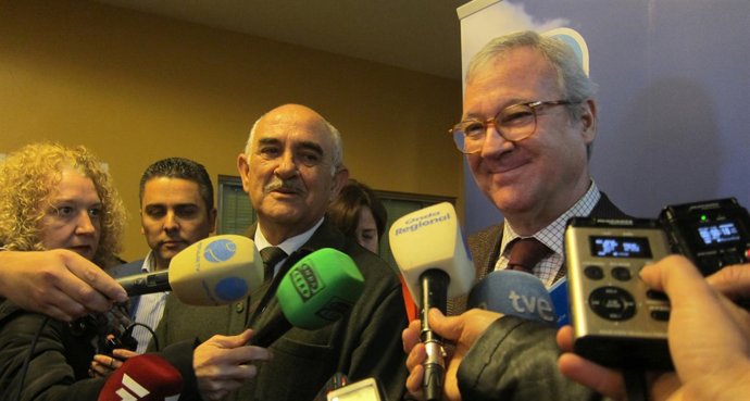 Valcárcel y Garre atienden a los medios 